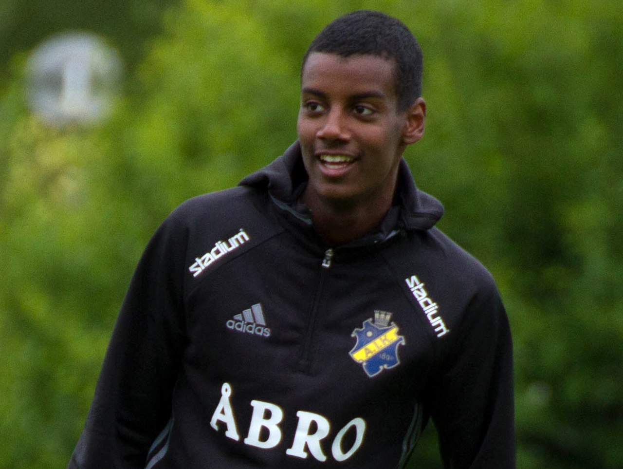 alexander isak (training 2016, cropped 2)