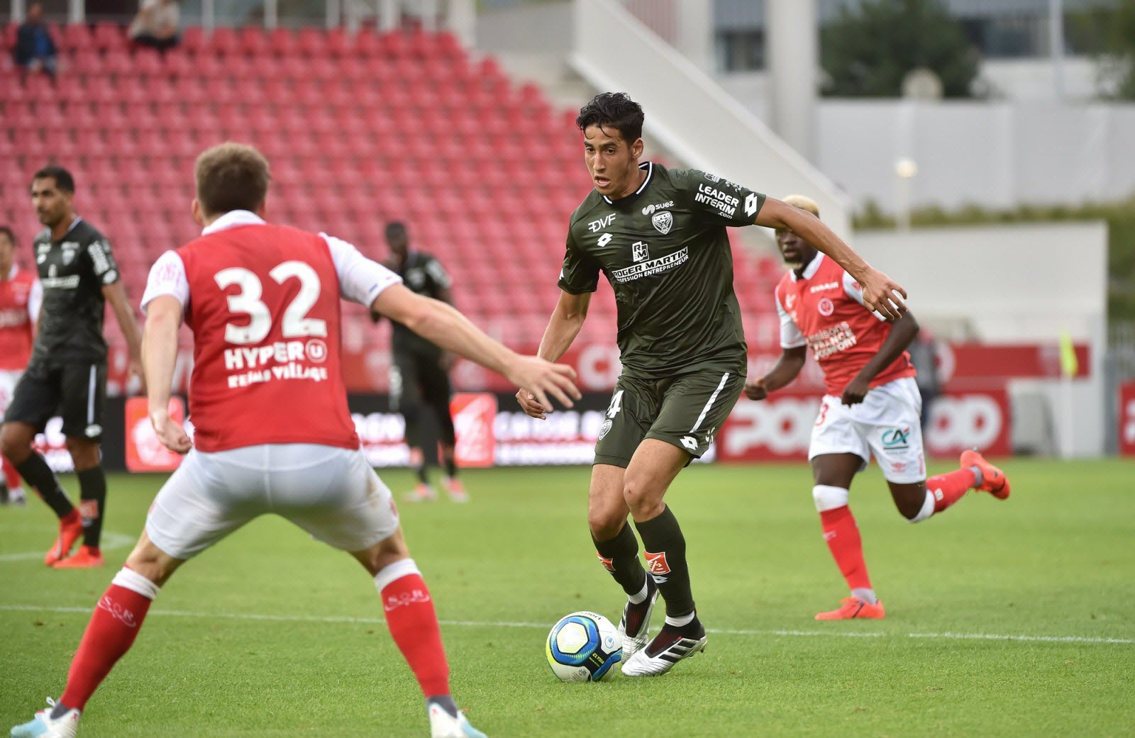 nayef aguerd a dispute 35 minutes face a reims photo lbp vincent poyer 1564929083